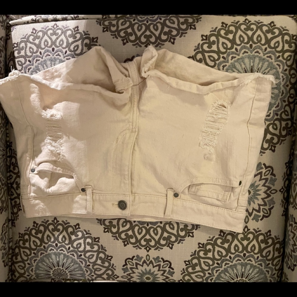NWOT PAIR OF RIP DISTRESS LOOKING SHORTS BY BANANA REPUBLIC SIZE28